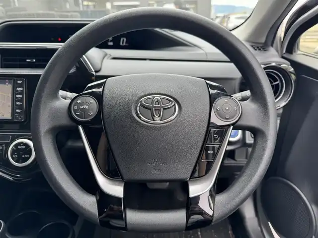 トヨタ アクア S スタイルブラック 滋賀県 2020(令2)年 2.4万km シルバーメタリック 禁煙車/純正ナビ/【Bluetooth/AM/FM】/バックカメラ/ETC/トヨタセーフティセンス/・プリクラッシュセーフティ/・レーンディパーチャーアラート/・オートマチックハイビーム/インテリジェントクリアランスソナー/スマートキー/ＬＥＤライト/オートライト/電動格納ミラー/ステアリングスイッチ