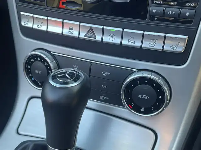 メルセデス・ベンツ ＳＬＫ２００ エクスクルーシブ 福島県 2015(平27)年 4.6万km オブシディアンブラック 純正ナビ/BT/フルセグTV/スマートキー/プッシュスタート/クルーズコントロール/ETC/アイドリングストップ/前方ドライブレコーダー/純正フロアマット/両席シートヒーター/レザーシート/ヘッドヒーター/パワーシート/シートメモリー/電格ミラー