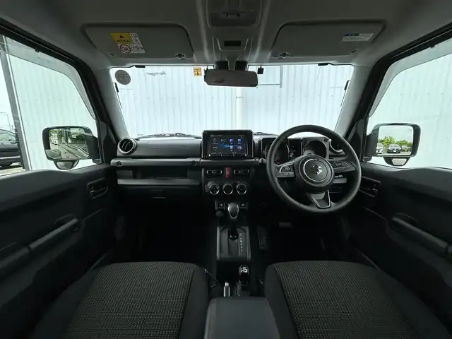 スズキ ジムニー XC 愛媛県 2023(令5)年 1.8万km ジャングルグリーン 純正8インチナビ/CD/DVD/Bluetooth/フルセグTV/スペアキー/アイドリングストップ/クルコン/USB入力端子/シートヒーター/前後ドラレコ/ダウンヒルコントロール/4WD/社外LEDフォグランプ/純正16インチアルミホイール/バックカメラ/ETC/LED/オートライト