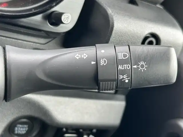 スズキ ジムニー XC 愛媛県 2023(令5)年 1.8万km ジャングルグリーン 純正8インチナビ/CD/DVD/Bluetooth/フルセグTV/スペアキー/アイドリングストップ/クルコン/USB入力端子/シートヒーター/前後ドラレコ/ダウンヒルコントロール/4WD/社外LEDフォグランプ/純正16インチアルミホイール/バックカメラ/ETC/LED/オートライト