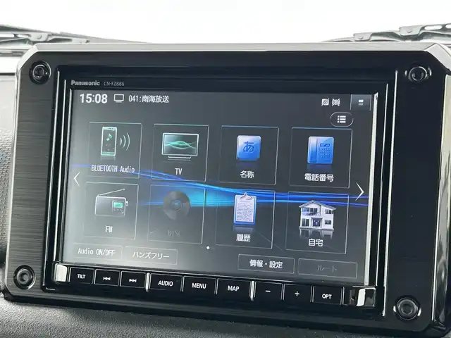 スズキ ジムニー XC 愛媛県 2023(令5)年 1.8万km ジャングルグリーン 純正8インチナビ/CD/DVD/Bluetooth/フルセグTV/スペアキー/アイドリングストップ/クルコン/USB入力端子/シートヒーター/前後ドラレコ/ダウンヒルコントロール/4WD/社外LEDフォグランプ/純正16インチアルミホイール/バックカメラ/ETC/LED/オートライト
