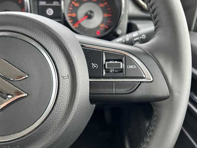 スズキ ジムニー XC 愛媛県 2023(令5)年 1.8万km ジャングルグリーン 純正8インチナビ/CD/DVD/Bluetooth/フルセグTV/スペアキー/アイドリングストップ/クルコン/USB入力端子/シートヒーター/前後ドラレコ/ダウンヒルコントロール/4WD/社外LEDフォグランプ/純正16インチアルミホイール/バックカメラ/ETC/LED/オートライト