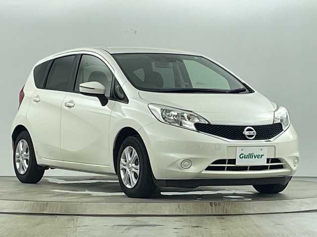 日産 ノート X 愛知県 2016(平28)年 4.6万km ブリリアントホワイトパール 純正ディーラーOPナビ（AM/FM/フルセグ/Bluetooth/CD）/衝突軽減ブレーキ/レーンキープアシスト/横滑り防止機能/アイドリングストップ/スマートキー/ETC/オートライト/電格ミラー/純正フロアマット/純正ホイールキャップ/スペアキー