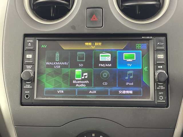 日産 ノート X 愛知県 2016(平28)年 4.6万km ブリリアントホワイトパール 純正ディーラーOPナビ（AM/FM/フルセグ/Bluetooth/CD）/衝突軽減ブレーキ/レーンキープアシスト/横滑り防止機能/アイドリングストップ/スマートキー/ETC/オートライト/電格ミラー/純正フロアマット/純正ホイールキャップ/スペアキー