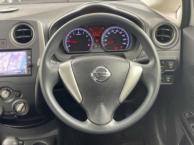 日産 ノート X 愛知県 2016(平28)年 4.6万km ブリリアントホワイトパール 純正ディーラーOPナビ（AM/FM/フルセグ/Bluetooth/CD）/衝突軽減ブレーキ/レーンキープアシスト/横滑り防止機能/アイドリングストップ/スマートキー/ETC/オートライト/電格ミラー/純正フロアマット/純正ホイールキャップ/スペアキー