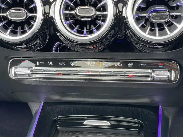 メルセデス・ベンツ Ｍ・ベンツ ＧＬＡ２００ｄ 4マチック AMGライン 鹿児島県 2021(令3)年 1.5万km 黒 AMGライン/純正メモリナビ/TV/BT/USB/ETC2.0/ドライブレコーダー(前後)/ヘッドアップディスプレイ/ワイヤレス充電/パドルシフト/全方位カメラ/アンビエントライト/アダプディブハイビームアシストプラス/レーダーセーフティーパッケージ/アクティブディスタンスディストニック/アクティブブラインドスポットアシスト/アクティブレーンキーピングアシスト/レザーシート/シートヒーター/メモリ付きパワーシート/パワーバックドア/LEDヘッドライト/オートライト/純正19インチAW