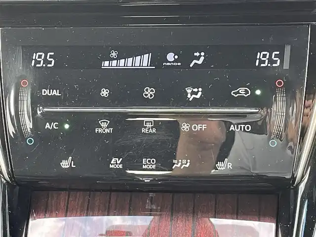 トヨタ ハリアー ハイブリッド プレミアム 新潟県 2017(平29)年 3.9万km ホワイトパールクリスタルシャイン モデリスタフルエアロ/TRDマフラー/純正ナビ/(AM/FM/CD/BT/フルセグ)/バックカメラ/ETC/社外前後ドライブレコーダー/パワーバックドア/クルーズコントロール/アイドリングストップ/前後コーナーセンサー/レザーシート/シートヒーター/パワーシート/木目調革巻きコンビステアリング/ステアリングスイッチ/MTモード付きAT/AUTOライト/LEDヘッドライト/フォグランプ/リアフォグランプ/AUTOハイビーム/横滑り防止/プッシュスタート/スマートキー
