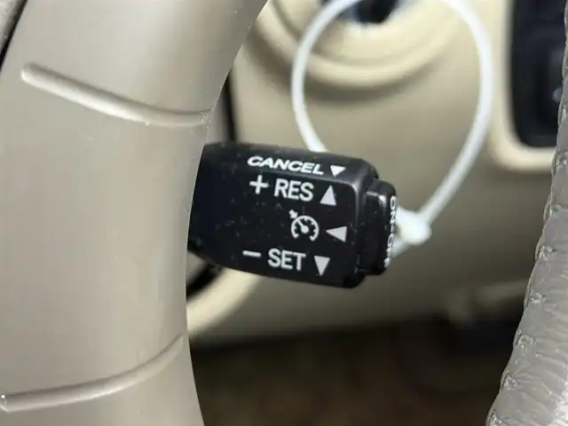 トヨタ ランドクルーザー シグナス 愛知県 2006(平18)年 11.2万km ブラック サンルーフ/8人乗り/クーラーBOX/社外7インチナビ/バックカメラ/ワンセグTV/クルーズコントロール/横滑り防止装置/オートライト/LEDヘッドライト/LEDフォグランプ/パワーシート/シートヒーター/シートメモリー/自動防眩式ミラー/前後ドライブレコーダー/ETC/純正AW/純正フロアマット/スマートキー/スペアキー/エンジンスターター