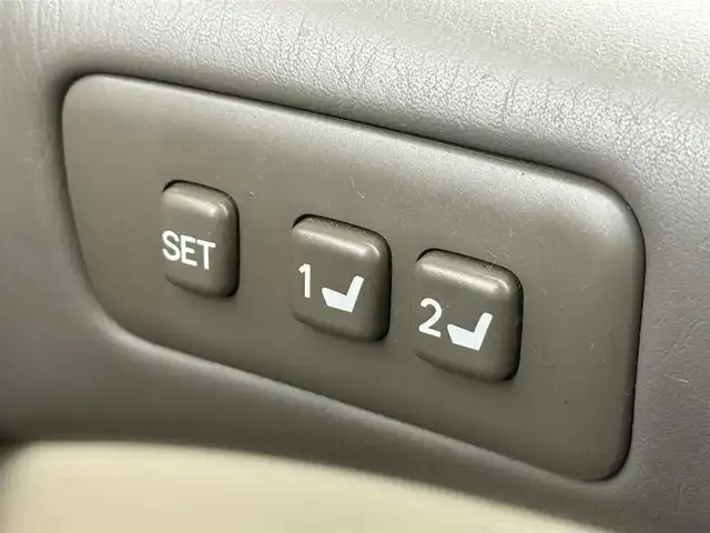 トヨタ ランドクルーザー シグナス 愛知県 2006(平18)年 11.2万km ブラック サンルーフ/8人乗り/クーラーBOX/社外7インチナビ/バックカメラ/ワンセグTV/クルーズコントロール/横滑り防止装置/オートライト/LEDヘッドライト/LEDフォグランプ/パワーシート/シートヒーター/シートメモリー/自動防眩式ミラー/前後ドライブレコーダー/ETC/純正AW/純正フロアマット/スマートキー/スペアキー/エンジンスターター