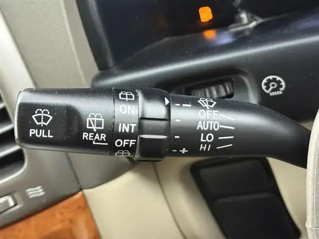 トヨタ ランドクルーザー シグナス 愛知県 2006(平18)年 11.2万km ブラック サンルーフ/8人乗り/クーラーBOX/社外7インチナビ/バックカメラ/ワンセグTV/クルーズコントロール/横滑り防止装置/オートライト/LEDヘッドライト/LEDフォグランプ/パワーシート/シートヒーター/シートメモリー/自動防眩式ミラー/前後ドライブレコーダー/ETC/純正AW/純正フロアマット/スマートキー/スペアキー/エンジンスターター