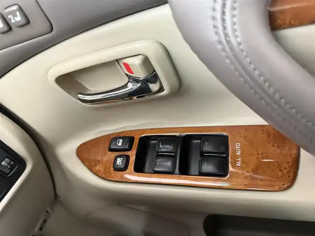 トヨタ ランドクルーザー シグナス 愛知県 2006(平18)年 11.2万km ブラック サンルーフ/8人乗り/クーラーBOX/社外7インチナビ/バックカメラ/ワンセグTV/クルーズコントロール/横滑り防止装置/オートライト/LEDヘッドライト/LEDフォグランプ/パワーシート/シートヒーター/シートメモリー/自動防眩式ミラー/前後ドライブレコーダー/ETC/純正AW/純正フロアマット/スマートキー/スペアキー/エンジンスターター