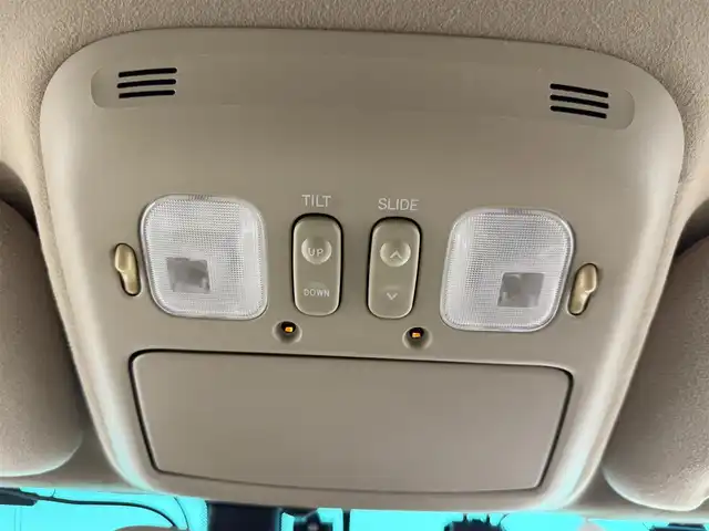 トヨタ ランドクルーザー シグナス 愛知県 2006(平18)年 11.2万km ブラック サンルーフ/8人乗り/クーラーBOX/社外7インチナビ/バックカメラ/ワンセグTV/クルーズコントロール/横滑り防止装置/オートライト/LEDヘッドライト/LEDフォグランプ/パワーシート/シートヒーター/シートメモリー/自動防眩式ミラー/前後ドライブレコーダー/ETC/純正AW/純正フロアマット/スマートキー/スペアキー/エンジンスターター