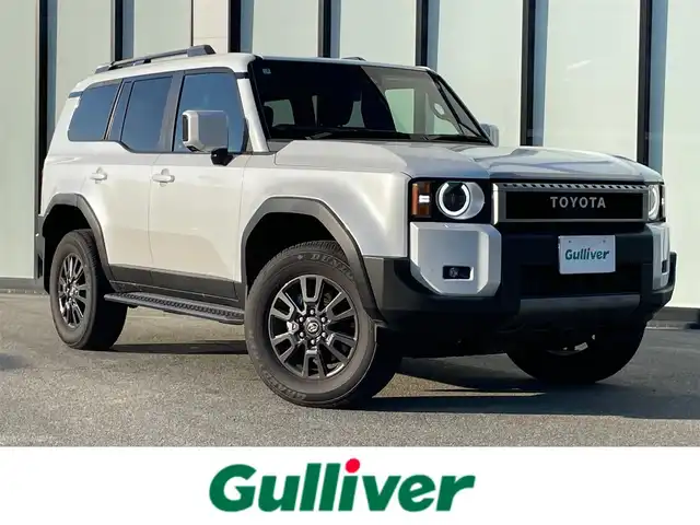 トヨタ ランドクルーザー ２５０ VX 大阪府 2025(令7)年 0.5万km プラチナホワイトパールマイカ 純正１２．３インチナビ　/　 フルセグＴＶ/Bluetooth/USB　/全方位モニター/サンルーフ/衝突軽減ブレーキ　/クリアランスソナー/ブラインドスポットモニター　/スマートルームミラー　/前席シートヒーター、ベンチレーション/レーダークルーズコントロール/アイドリングストップ/センターデフロック　/電動リアゲート　/運転席パワーシート/オートマチックハイビーム/純正18インチアルミホイール/純正フロアマット/プッシュスタート/スマートキー　/ビルトインＥＴＣ2.0　/ＬＥＤライト