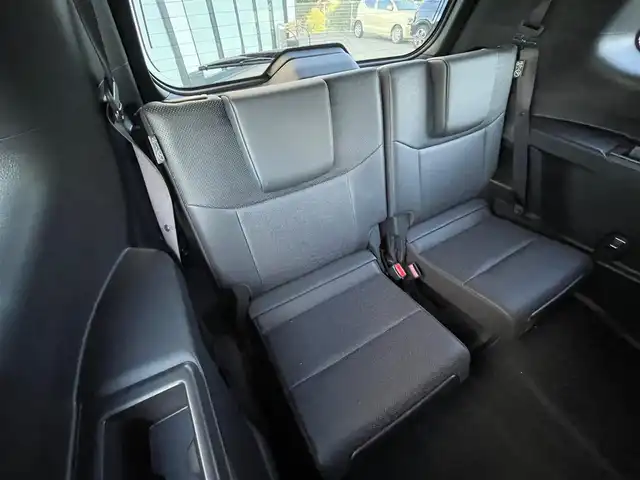 トヨタ ランドクルーザー ２５０ VX 大阪府 2025(令7)年 0.5万km プラチナホワイトパールマイカ 純正１２．３インチナビ　/　 フルセグＴＶ/Bluetooth/USB　/全方位モニター/サンルーフ/衝突軽減ブレーキ　/クリアランスソナー/ブラインドスポットモニター　/スマートルームミラー　/前席シートヒーター、ベンチレーション/レーダークルーズコントロール/アイドリングストップ/センターデフロック　/電動リアゲート　/運転席パワーシート/オートマチックハイビーム/純正18インチアルミホイール/純正フロアマット/プッシュスタート/スマートキー　/ビルトインＥＴＣ2.0　/ＬＥＤライト