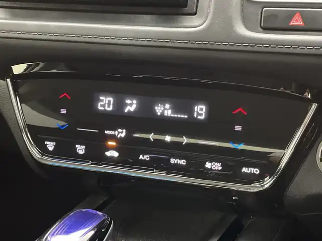 ホンダ ヴェゼル ハイブリッド X ホンダセンシング 新潟県 2017(平29)年 6.2万km ホワイトオーキッドパール カロッツェリアメモリナビ【AVIC-RZ500】/　フルセグTV/Bluetooth/CD/DVD/USB/ホンダセンシング/・衝突被害軽減ブレーキ/・歩行者事故低減ステアリング/・アダプティブクルーズコントロール/・車線維持支援システム/・路外逸脱抑制機能/・誤発進抑制機能/・先行車発進お知らせ機能/・標識認識機能/バックモニター/ビルトインETC/LEDヘッドライト/オートライト/横滑り防止装置/パドルシフト