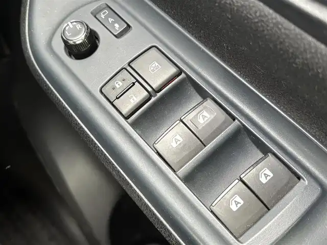 トヨタ ヴォクシー ハイブリッド V 愛知県 2014(平26)年 16.5万km ブラッキッシュアゲハガラスフレーク ワンオーナー/バックカメラ/社外SDナビ/Bluetooth/SD/DVD/CD/社外後席モニター/フルセグTV/3列シート/両側パワースライドドア/クルーズコントロール/ビルトインETC/シートヒーター/置くだけ充電/純正フロアマット/純正アルミホイール/LEDヘッドライト/スペアキー/保証書/取扱説明書
