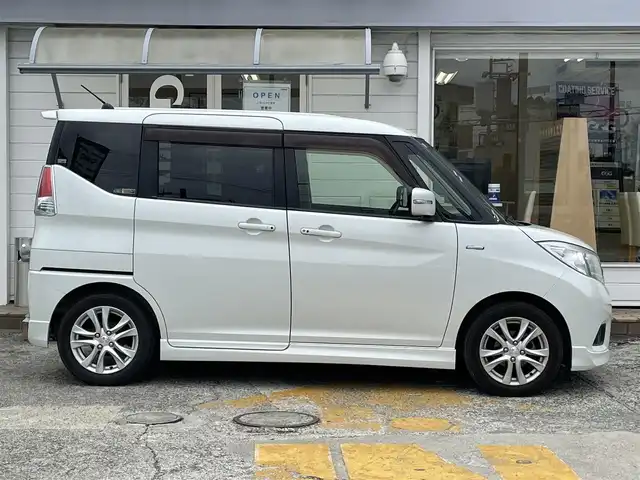 三菱 デリカＤ：２ ハイブリッドMZ 神奈川県 2017(平29)年 5.3万km ピュアホワイトP ワンオーナー/社外8インチメモリナビ/　（CD・DVD・Bluetooth・USB）/フルセグTV/両側パワースライドドア/衝突被害軽減ブレーキ/バックカメラ/クルーズコントロール/キセノンライト/純正15インチAW/前方ドライブレコーダー/スマートキー×2/保証書/取扱説明書