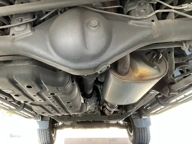 トヨタ ランドクルーザー プラド TX 滋賀県 2021(令3)年 6.2万km ホワイトパールクリスタルシャイン サンルーフ/純正7インチナビ【NSCN-W68】/（AM/FM/CD/フルセグ/Bluetooth/SD/AUX）/バックカメラ/ETC/トヨタセーフティセンス/・ブレーキアシスト/・プリクラッシュブレーキアシスト/・ヒルスタート（坂道発進）アシスト/・前方衝突防止支援システム/・TCS（トラクションコントロールシステム）/・VDC（ビークルダイナミクスコントロール）/・レーンキープアシスト/・車間自動制御システム/・ASCD（オートスピードコントロール装置）/・ABS（アンチロックブレーキシステム）/・バックビューモニター/・コーナー・バックセンサー（ソナー）/・標識検知機能/・盗難防止アラーム	/電動格納ミラー/ステアリングスイッチ/オートライト/LEDヘッドライト/フロントフォグ/フルオートエアコン/プッシュスタート/スマートキー/純正フロアマット