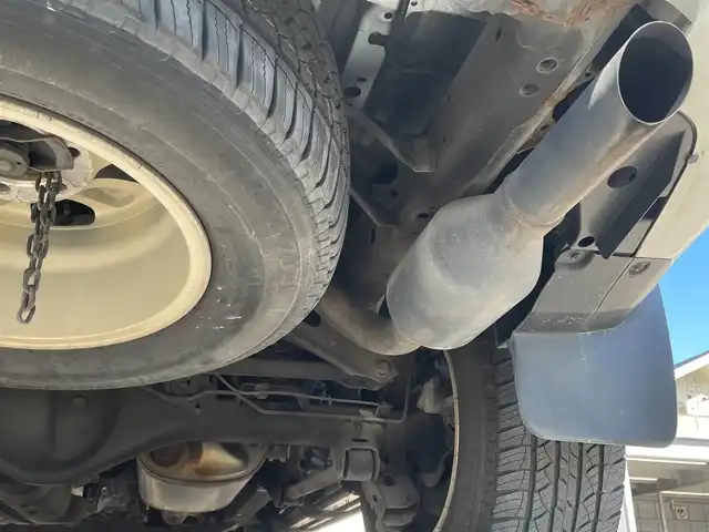 トヨタ ランドクルーザー プラド TX 滋賀県 2021(令3)年 6.2万km ホワイトパールクリスタルシャイン サンルーフ/純正7インチナビ【NSCN-W68】/（AM/FM/CD/フルセグ/Bluetooth/SD/AUX）/バックカメラ/ETC/トヨタセーフティセンス/・ブレーキアシスト/・プリクラッシュブレーキアシスト/・ヒルスタート（坂道発進）アシスト/・前方衝突防止支援システム/・TCS（トラクションコントロールシステム）/・VDC（ビークルダイナミクスコントロール）/・レーンキープアシスト/・車間自動制御システム/・ASCD（オートスピードコントロール装置）/・ABS（アンチロックブレーキシステム）/・バックビューモニター/・コーナー・バックセンサー（ソナー）/・標識検知機能/・盗難防止アラーム	/電動格納ミラー/ステアリングスイッチ/オートライト/LEDヘッドライト/フロントフォグ/フルオートエアコン/プッシュスタート/スマートキー/純正フロアマット