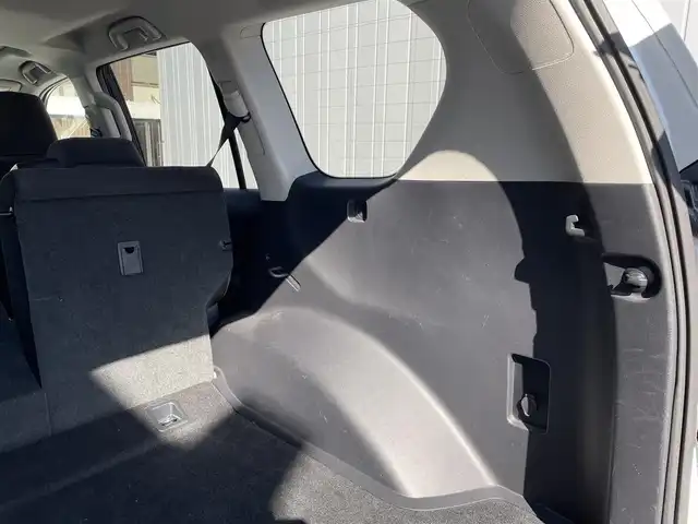 トヨタ ランドクルーザー プラド TX 滋賀県 2021(令3)年 6.2万km ホワイトパールクリスタルシャイン サンルーフ/純正7インチナビ【NSCN-W68】/（AM/FM/CD/フルセグ/Bluetooth/SD/AUX）/バックカメラ/ETC/トヨタセーフティセンス/・ブレーキアシスト/・プリクラッシュブレーキアシスト/・ヒルスタート（坂道発進）アシスト/・前方衝突防止支援システム/・TCS（トラクションコントロールシステム）/・VDC（ビークルダイナミクスコントロール）/・レーンキープアシスト/・車間自動制御システム/・ASCD（オートスピードコントロール装置）/・ABS（アンチロックブレーキシステム）/・バックビューモニター/・コーナー・バックセンサー（ソナー）/・標識検知機能/・盗難防止アラーム	/電動格納ミラー/ステアリングスイッチ/オートライト/LEDヘッドライト/フロントフォグ/フルオートエアコン/プッシュスタート/スマートキー/純正フロアマット