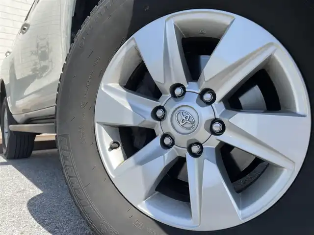 トヨタ ランドクルーザー プラド TX 滋賀県 2021(令3)年 6.2万km ホワイトパールクリスタルシャイン サンルーフ/純正7インチナビ【NSCN-W68】/（AM/FM/CD/フルセグ/Bluetooth/SD/AUX）/バックカメラ/ETC/トヨタセーフティセンス/・ブレーキアシスト/・プリクラッシュブレーキアシスト/・ヒルスタート（坂道発進）アシスト/・前方衝突防止支援システム/・TCS（トラクションコントロールシステム）/・VDC（ビークルダイナミクスコントロール）/・レーンキープアシスト/・車間自動制御システム/・ASCD（オートスピードコントロール装置）/・ABS（アンチロックブレーキシステム）/・バックビューモニター/・コーナー・バックセンサー（ソナー）/・標識検知機能/・盗難防止アラーム	/電動格納ミラー/ステアリングスイッチ/オートライト/LEDヘッドライト/フロントフォグ/フルオートエアコン/プッシュスタート/スマートキー/純正フロアマット