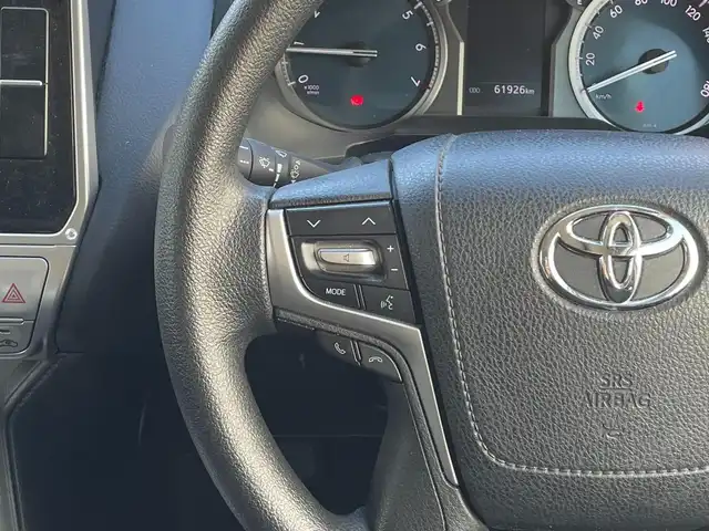 トヨタ ランドクルーザー プラド TX 滋賀県 2021(令3)年 6.2万km ホワイトパールクリスタルシャイン サンルーフ/純正7インチナビ【NSCN-W68】/（AM/FM/CD/フルセグ/Bluetooth/SD/AUX）/バックカメラ/ETC/トヨタセーフティセンス/・ブレーキアシスト/・プリクラッシュブレーキアシスト/・ヒルスタート（坂道発進）アシスト/・前方衝突防止支援システム/・TCS（トラクションコントロールシステム）/・VDC（ビークルダイナミクスコントロール）/・レーンキープアシスト/・車間自動制御システム/・ASCD（オートスピードコントロール装置）/・ABS（アンチロックブレーキシステム）/・バックビューモニター/・コーナー・バックセンサー（ソナー）/・標識検知機能/・盗難防止アラーム	/電動格納ミラー/ステアリングスイッチ/オートライト/LEDヘッドライト/フロントフォグ/フルオートエアコン/プッシュスタート/スマートキー/純正フロアマット