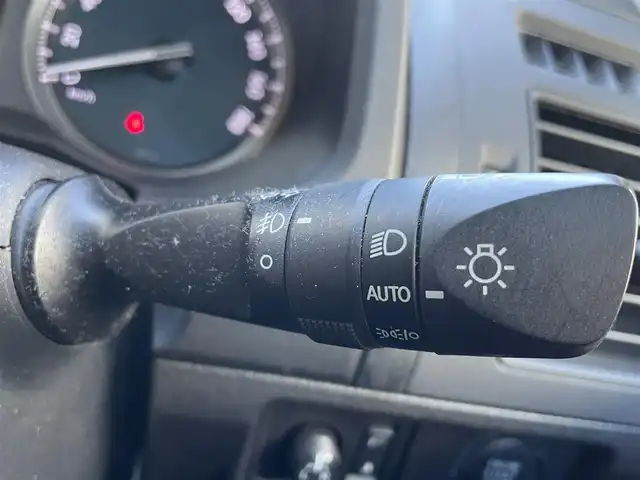 トヨタ ランドクルーザー プラド TX 滋賀県 2021(令3)年 6.2万km ホワイトパールクリスタルシャイン サンルーフ/純正7インチナビ【NSCN-W68】/（AM/FM/CD/フルセグ/Bluetooth/SD/AUX）/バックカメラ/ETC/トヨタセーフティセンス/・ブレーキアシスト/・プリクラッシュブレーキアシスト/・ヒルスタート（坂道発進）アシスト/・前方衝突防止支援システム/・TCS（トラクションコントロールシステム）/・VDC（ビークルダイナミクスコントロール）/・レーンキープアシスト/・車間自動制御システム/・ASCD（オートスピードコントロール装置）/・ABS（アンチロックブレーキシステム）/・バックビューモニター/・コーナー・バックセンサー（ソナー）/・標識検知機能/・盗難防止アラーム	/電動格納ミラー/ステアリングスイッチ/オートライト/LEDヘッドライト/フロントフォグ/フルオートエアコン/プッシュスタート/スマートキー/純正フロアマット