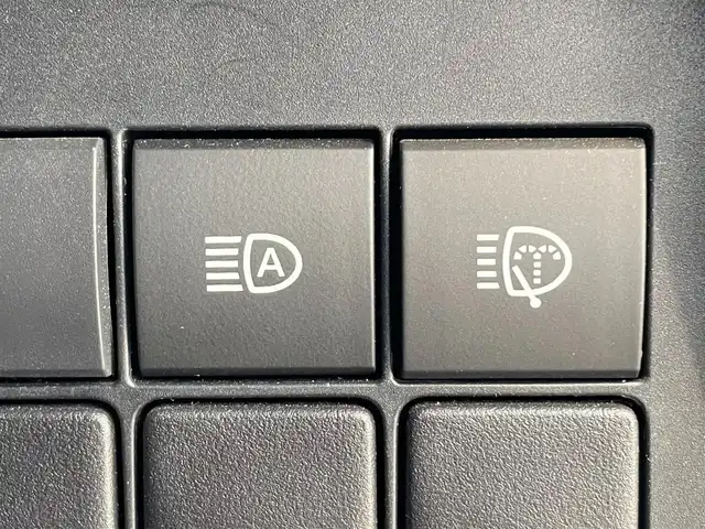 トヨタ ランドクルーザー プラド TX 滋賀県 2021(令3)年 6.2万km ホワイトパールクリスタルシャイン サンルーフ/純正7インチナビ【NSCN-W68】/（AM/FM/CD/フルセグ/Bluetooth/SD/AUX）/バックカメラ/ETC/トヨタセーフティセンス/・ブレーキアシスト/・プリクラッシュブレーキアシスト/・ヒルスタート（坂道発進）アシスト/・前方衝突防止支援システム/・TCS（トラクションコントロールシステム）/・VDC（ビークルダイナミクスコントロール）/・レーンキープアシスト/・車間自動制御システム/・ASCD（オートスピードコントロール装置）/・ABS（アンチロックブレーキシステム）/・バックビューモニター/・コーナー・バックセンサー（ソナー）/・標識検知機能/・盗難防止アラーム	/電動格納ミラー/ステアリングスイッチ/オートライト/LEDヘッドライト/フロントフォグ/フルオートエアコン/プッシュスタート/スマートキー/純正フロアマット