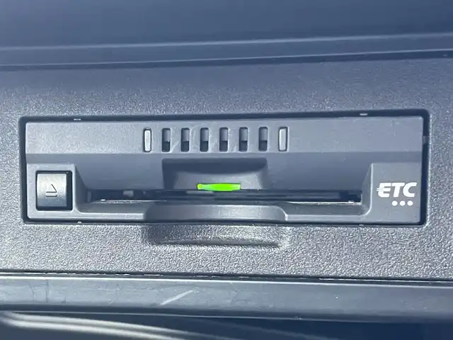 トヨタ ランドクルーザー プラド TX 滋賀県 2021(令3)年 6.2万km ホワイトパールクリスタルシャイン サンルーフ/純正7インチナビ【NSCN-W68】/（AM/FM/CD/フルセグ/Bluetooth/SD/AUX）/バックカメラ/ETC/トヨタセーフティセンス/・ブレーキアシスト/・プリクラッシュブレーキアシスト/・ヒルスタート（坂道発進）アシスト/・前方衝突防止支援システム/・TCS（トラクションコントロールシステム）/・VDC（ビークルダイナミクスコントロール）/・レーンキープアシスト/・車間自動制御システム/・ASCD（オートスピードコントロール装置）/・ABS（アンチロックブレーキシステム）/・バックビューモニター/・コーナー・バックセンサー（ソナー）/・標識検知機能/・盗難防止アラーム	/電動格納ミラー/ステアリングスイッチ/オートライト/LEDヘッドライト/フロントフォグ/フルオートエアコン/プッシュスタート/スマートキー/純正フロアマット