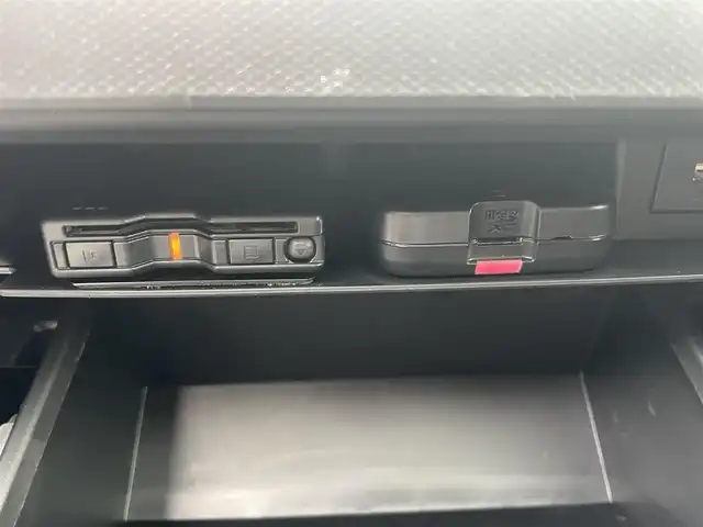 ダイハツ タフト G 東京都 2021(令3)年 0.4万km サンドベージュメタリック ワンオーナー／禁煙車/R4/R5/R6/R7年度分ディーラー整備記録簿/純正9インチナビ/フルセグTV/DVD再生/Blutoothオーディオ/バックカメラ/純正ナビ連動ドライブレコーダー/純正ETC/スカイフィールトップ/前席シートヒーター/LEDヘッドランプ/スマートキー/保証書/取扱説明書