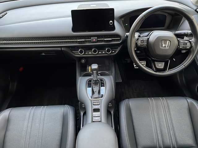 ホンダ ＺＲ－Ｖ Z 埼玉県 2023(令5)年 0.7万km プラチナホワイトパール ワンオーナー/登録時6312ｋｍ/純正ナビ（BT・フルセグTV）/BOSEスピーカー/アランドビューモニター/黒レザーシート(合皮）/前席パワーシート/前席シートヒーター/パワーバックドア/衝突軽減ブレーキ/レーンキープアシスト/アクティブクルーズコントロール/パドルシフト/純正１８インチAW/LEDヘッドライト/プッシュスタート/スマートキー×２/置くだけ充電/ビルトインETC2.0/横滑り防止/革巻きステアリング/ステアリングヒーター/リアスポイラー/ウィンカーミラー/純正フロアマット/純正ドアバイザー/保証書/取扱説明書/ナビ取扱説明書