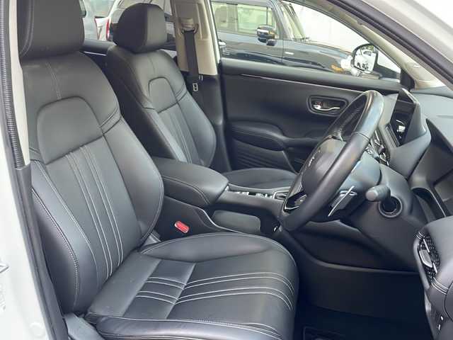 ホンダ ＺＲ－Ｖ Z 埼玉県 2023(令5)年 0.7万km プラチナホワイトパール ワンオーナー/登録時6312ｋｍ/純正ナビ（BT・フルセグTV）/BOSEスピーカー/アランドビューモニター/黒レザーシート(合皮）/前席パワーシート/前席シートヒーター/パワーバックドア/衝突軽減ブレーキ/レーンキープアシスト/アクティブクルーズコントロール/パドルシフト/純正１８インチAW/LEDヘッドライト/プッシュスタート/スマートキー×２/置くだけ充電/ビルトインETC2.0/横滑り防止/革巻きステアリング/ステアリングヒーター/リアスポイラー/ウィンカーミラー/純正フロアマット/純正ドアバイザー/保証書/取扱説明書/ナビ取扱説明書