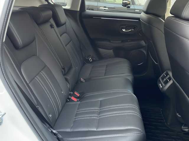 ホンダ ＺＲ－Ｖ Z 埼玉県 2023(令5)年 0.7万km プラチナホワイトパール ワンオーナー/登録時6312ｋｍ/純正ナビ（BT・フルセグTV）/BOSEスピーカー/アランドビューモニター/黒レザーシート(合皮）/前席パワーシート/前席シートヒーター/パワーバックドア/衝突軽減ブレーキ/レーンキープアシスト/アクティブクルーズコントロール/パドルシフト/純正１８インチAW/LEDヘッドライト/プッシュスタート/スマートキー×２/置くだけ充電/ビルトインETC2.0/横滑り防止/革巻きステアリング/ステアリングヒーター/リアスポイラー/ウィンカーミラー/純正フロアマット/純正ドアバイザー/保証書/取扱説明書/ナビ取扱説明書