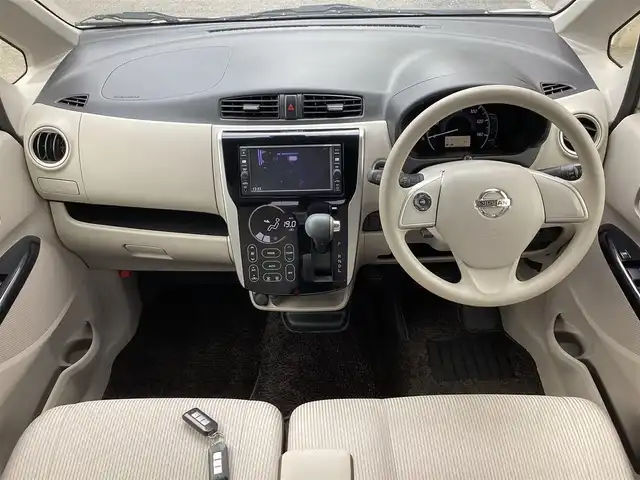 日産 デイズ X 鹿児島県 2017(平29)年 2.5万km ホワイトパール 純正ナビ(MJ117D-W)/アラウンドビューモニター/純正ドライブレコーダー(G20A0-C9980)/ETC/ステアリングスイッチ/エマージェンシーブレーキ/踏み間違い衝突防止アシスト/ヒルスタートアシスト/アイドリングSTOP/運転席シートリフター/インテリキー×2本/取説&保証書有り/ダンロップ EC202  2023年製4本