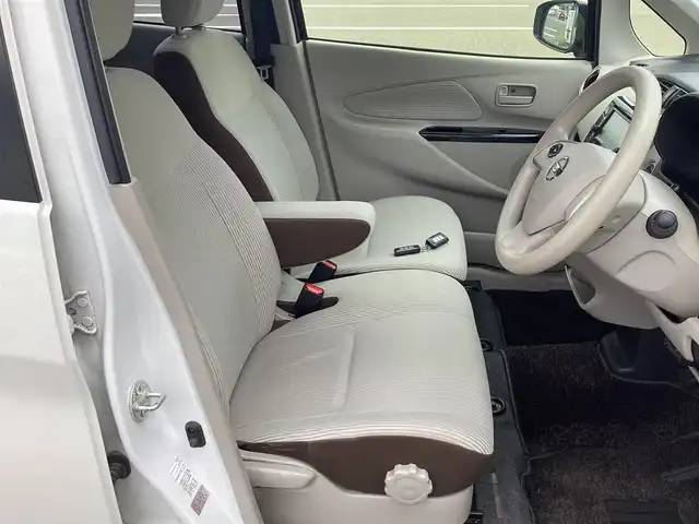 日産 デイズ X 鹿児島県 2017(平29)年 2.5万km ホワイトパール 純正ナビ(MJ117D-W)/アラウンドビューモニター/純正ドライブレコーダー(G20A0-C9980)/ETC/ステアリングスイッチ/エマージェンシーブレーキ/踏み間違い衝突防止アシスト/ヒルスタートアシスト/アイドリングSTOP/運転席シートリフター/インテリキー×2本/取説&保証書有り/ダンロップ EC202  2023年製4本