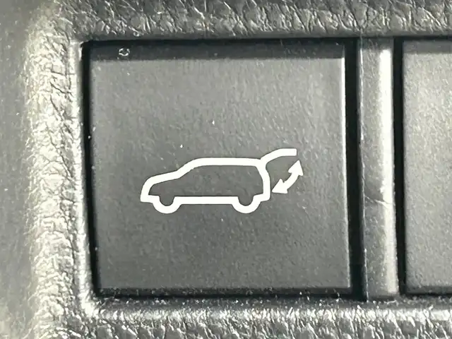 トヨタ ハリアー ハイブリッド Z 岡山県 2021(令3)年 3.4万km ホワイトパールクリスタルシャイン モデリスタエアロ/ＪＢＬサウンド/純正１２．３インチナビ/【Bluetooth/フルセグTV/Carplay】/デジタルインナーミラー/レーダークルーズコントロール/衝突軽減ブレーキシステム/運転席パワーシート/ハーフレザーシート　/ブラインドスポットモニター/ヘッドアップディスプレイ/ビルトインETC2.0/LEDヘッドライト/純正フロアマット/ドアバイザー/新車保証書/取扱説明書/スペアキー×１