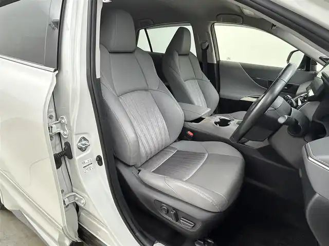 トヨタ ハリアー ハイブリッド Z 岡山県 2021(令3)年 3.4万km ホワイトパールクリスタルシャイン モデリスタエアロ/ＪＢＬサウンド/純正１２．３インチナビ/【Bluetooth/フルセグTV/Carplay】/デジタルインナーミラー/レーダークルーズコントロール/衝突軽減ブレーキシステム/運転席パワーシート/ハーフレザーシート　/ブラインドスポットモニター/ヘッドアップディスプレイ/ビルトインETC2.0/LEDヘッドライト/純正フロアマット/ドアバイザー/新車保証書/取扱説明書/スペアキー×１