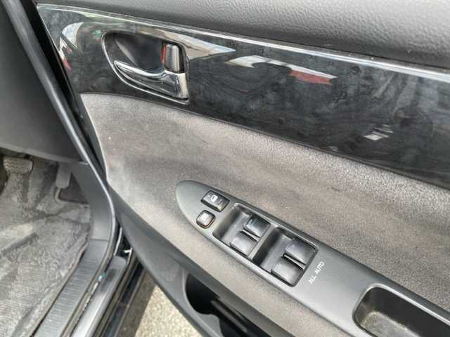 トヨタ イプサム 240s 神奈川県 2006(平18)年 5.9万km ブラック ワンオーナー/純正HDDナビ【NHDT-W55】/・ラジオ/CD/DVD/MSV/ETC/革巻きステアリング/純正17インチAW/純正HIDヘッドライト/フォグランプ/電動格納ドアミラー/ドアバイザー/純正フロアマット/取扱説明書/ナビ取扱説明書/新車時保証書