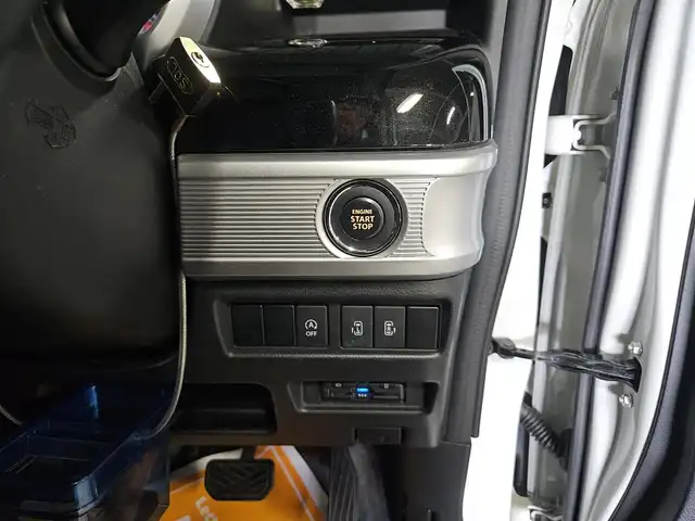 スズキ スペーシア カスタム HYBRID XS 長崎県 2020(令2)年 5.1万km ピュアホワイトP 〇ストラーダナビ/〇フルセグTV/〇両側パワースライドドア/〇バックカメラ/〇ビルトインETC/〇ドライブレコーダー/〇アダプティブクルーズコントロール/〇セーフティサポート/〇LEDヘッドランプ/〇LEDフロントフォグランプ/〇LEDフロントイルミネーション/〇革巻きシフトノブ/〇革巻きステアリングホイール/〇合皮/ファブリックコンビシート/〇シートヒーター/〇パーソナルテーブル/〇純正15インチアルミホイール/〇キーレスプッシュスタートシステム/〇スペアキー/〇禁煙車