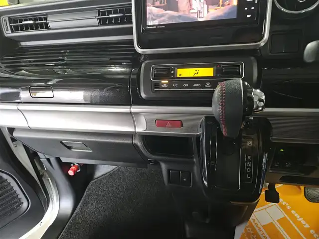 スズキ スペーシア カスタム HYBRID XS 長崎県 2020(令2)年 5.1万km ピュアホワイトP 〇ストラーダナビ/〇フルセグTV/〇両側パワースライドドア/〇バックカメラ/〇ビルトインETC/〇ドライブレコーダー/〇アダプティブクルーズコントロール/〇セーフティサポート/〇LEDヘッドランプ/〇LEDフロントフォグランプ/〇LEDフロントイルミネーション/〇革巻きシフトノブ/〇革巻きステアリングホイール/〇合皮/ファブリックコンビシート/〇シートヒーター/〇パーソナルテーブル/〇純正15インチアルミホイール/〇キーレスプッシュスタートシステム/〇スペアキー/〇禁煙車