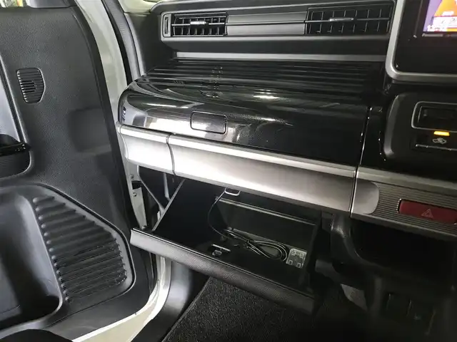 スズキ スペーシア カスタム HYBRID XS 長崎県 2020(令2)年 5.1万km ピュアホワイトP 〇ストラーダナビ/〇フルセグTV/〇両側パワースライドドア/〇バックカメラ/〇ビルトインETC/〇ドライブレコーダー/〇アダプティブクルーズコントロール/〇セーフティサポート/〇LEDヘッドランプ/〇LEDフロントフォグランプ/〇LEDフロントイルミネーション/〇革巻きシフトノブ/〇革巻きステアリングホイール/〇合皮/ファブリックコンビシート/〇シートヒーター/〇パーソナルテーブル/〇純正15インチアルミホイール/〇キーレスプッシュスタートシステム/〇スペアキー/〇禁煙車