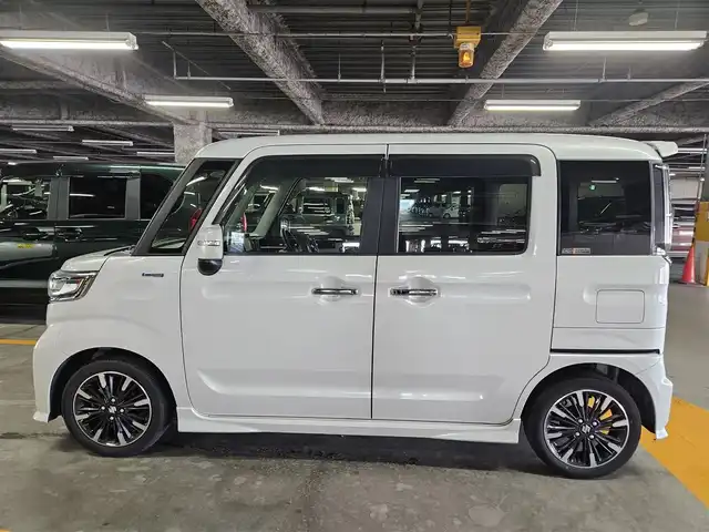 スズキ スペーシア カスタム HYBRID XS 長崎県 2020(令2)年 5.1万km ピュアホワイトP 〇ストラーダナビ/〇フルセグTV/〇両側パワースライドドア/〇バックカメラ/〇ビルトインETC/〇ドライブレコーダー/〇アダプティブクルーズコントロール/〇セーフティサポート/〇LEDヘッドランプ/〇LEDフロントフォグランプ/〇LEDフロントイルミネーション/〇革巻きシフトノブ/〇革巻きステアリングホイール/〇合皮/ファブリックコンビシート/〇シートヒーター/〇パーソナルテーブル/〇純正15インチアルミホイール/〇キーレスプッシュスタートシステム/〇スペアキー/〇禁煙車