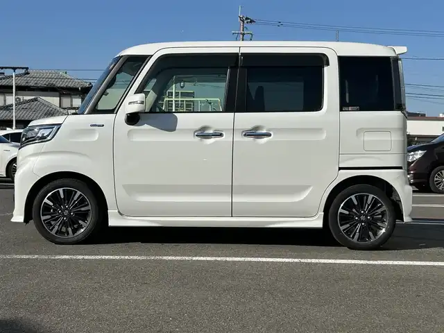 スズキ スペーシア カスタム HYBRID XS 長崎県 2020(令2)年 5.1万km ピュアホワイトP 〇ストラーダナビ/〇フルセグTV/〇両側パワースライドドア/〇バックカメラ/〇ビルトインETC/〇ドライブレコーダー/〇アダプティブクルーズコントロール/〇セーフティサポート/〇LEDヘッドランプ/〇LEDフロントフォグランプ/〇LEDフロントイルミネーション/〇革巻きシフトノブ/〇革巻きステアリングホイール/〇合皮/ファブリックコンビシート/〇シートヒーター/〇パーソナルテーブル/〇純正15インチアルミホイール/〇キーレスプッシュスタートシステム/〇スペアキー/〇禁煙車