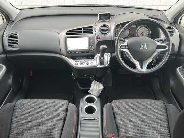 ホンダ ストリーム RSZ HDDナビパッケージ 秋田県 2011(平23)年 6.1万km プレミアムホワイトパール 純正ナビ　/（ＣＤ　ＤＶＤ　地デジＴＶ）/バックカメラ　/前後ドラレコ　/ＥＴＣ　/３列シート　/ステアリングリモコン