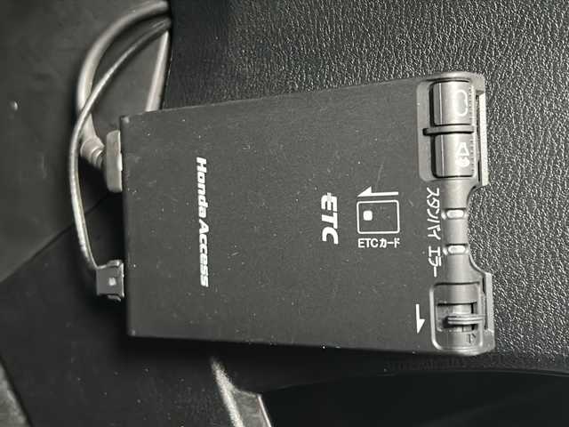 ホンダ ストリーム RSZ HDDナビパッケージ 秋田県 2011(平23)年 6.1万km プレミアムホワイトパール 純正ナビ　/（ＣＤ　ＤＶＤ　地デジＴＶ）/バックカメラ　/前後ドラレコ　/ＥＴＣ　/３列シート　/ステアリングリモコン