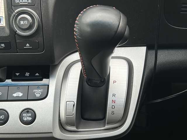 ホンダ ストリーム RSZ HDDナビパッケージ 秋田県 2011(平23)年 6.1万km プレミアムホワイトパール 純正ナビ　/（ＣＤ　ＤＶＤ　地デジＴＶ）/バックカメラ　/前後ドラレコ　/ＥＴＣ　/３列シート　/ステアリングリモコン