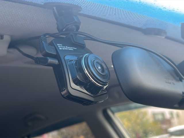 ホンダ ストリーム RSZ HDDナビパッケージ 秋田県 2011(平23)年 6.1万km プレミアムホワイトパール 純正ナビ　/（ＣＤ　ＤＶＤ　地デジＴＶ）/バックカメラ　/前後ドラレコ　/ＥＴＣ　/３列シート　/ステアリングリモコン