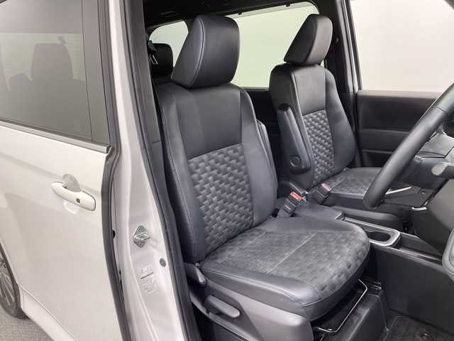 トヨタ ヴォクシー ハイブリッド S－Z 栃木県 2022(令4)年 2.2万km ホワイトパールクリスタルシャイン 純正10.5インチメモリナビ/（CD/DVD/フルセグTV/Bluetooth/USB/HDMI/Miracast）/バックカメラ/トヨタセーフティセンス/コーナーセンサー/ETC2.0/前後ドライブレコーダー/両側パワースライドドア/ハーフレザーシート/前席シートヒーター/禁煙車/オートライト/LEDヘッドライト/横滑り防止装置/AC100V電源/フォグランプ/スマートキー/プッシュスタート/ステアリングスイッチ/革巻きステアリング/ウィンカーミラー/純正17インチアルミホイール/純正フロアマット