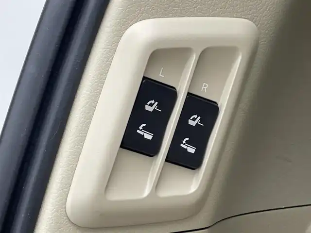 トヨタ ランドクルーザー プラド TX Lパッケージ 滋賀県 2023(令5)年 3.2万km ホワイトパールクリスタルシャイン 純正9インチナビ/【Bluetooth/CD/DVD/フルセグTV】/サンルーフ/レザーシート/バックカメラ/レーダークルーズコントロール/クリアランスソナー/LEDヘッドライト/オートマチックハイビーム/レーンディパーチャーアラート/センターデフロック/ヒルディセントコントロール/プリクラッシュセーフティ/前方ドライブレコーダー/D/Nパワーシート/D/Nシートヒーター/D/Nシートベンチレーション/電動格納サードシート/ビルトインETC/純正フロアマット/プッシュスタート/スマートキー/ステアリングリモコン