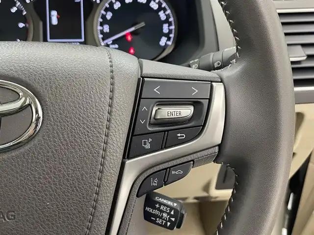 トヨタ ランドクルーザー プラド TX Lパッケージ 滋賀県 2023(令5)年 3.2万km ホワイトパールクリスタルシャイン 純正9インチナビ/【Bluetooth/CD/DVD/フルセグTV】/サンルーフ/レザーシート/バックカメラ/レーダークルーズコントロール/クリアランスソナー/LEDヘッドライト/オートマチックハイビーム/レーンディパーチャーアラート/センターデフロック/ヒルディセントコントロール/プリクラッシュセーフティ/前方ドライブレコーダー/D/Nパワーシート/D/Nシートヒーター/D/Nシートベンチレーション/電動格納サードシート/ビルトインETC/純正フロアマット/プッシュスタート/スマートキー/ステアリングリモコン